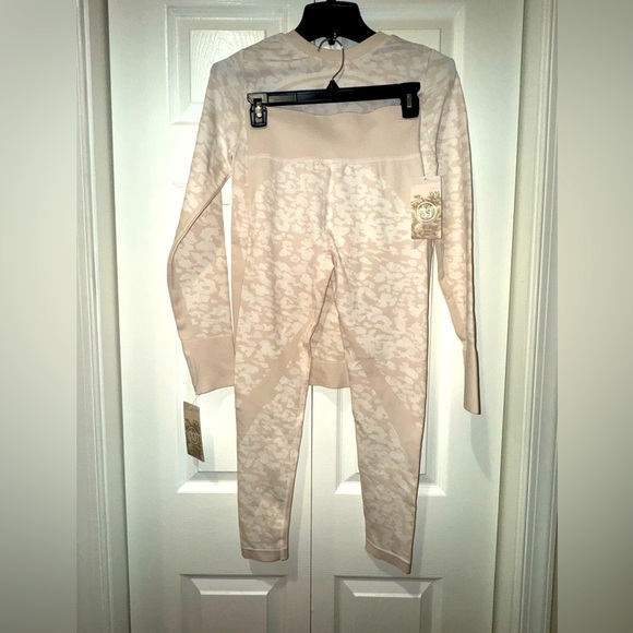 SAGE Collective Ivory Seamless Top & Bottom Set – Size Small (NWT) - Picture 3 of 11
